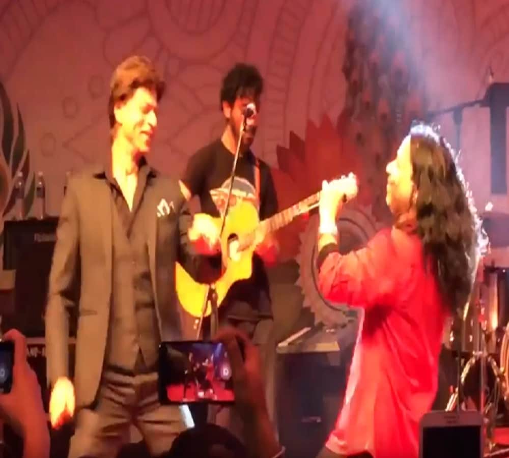 shahrukh khan danced like jungli in kailash kher concert in iffi  