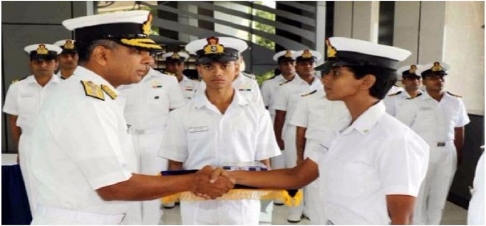 Indian Navy created history becoming the first woman pilot Shubhangi Swaroop