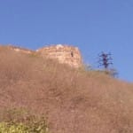 किले पर लटकी हुई लाश