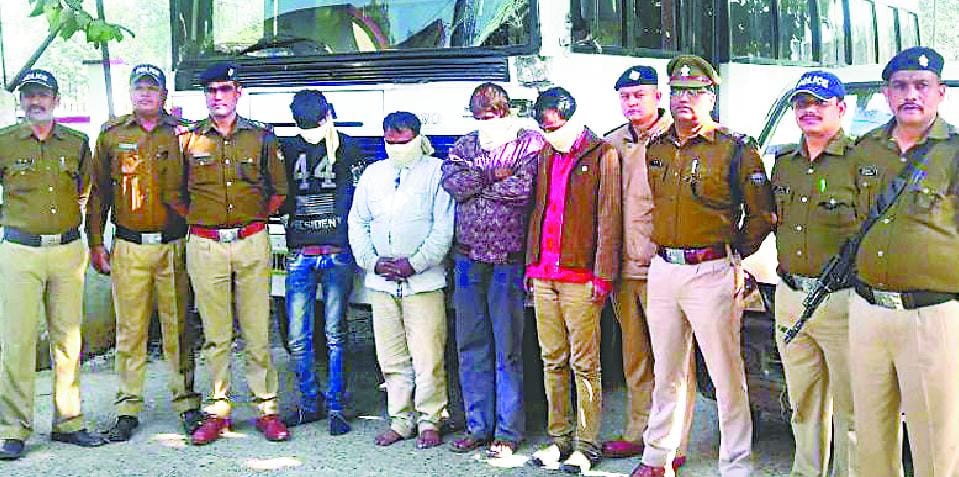 Four thieves arrested including gangster