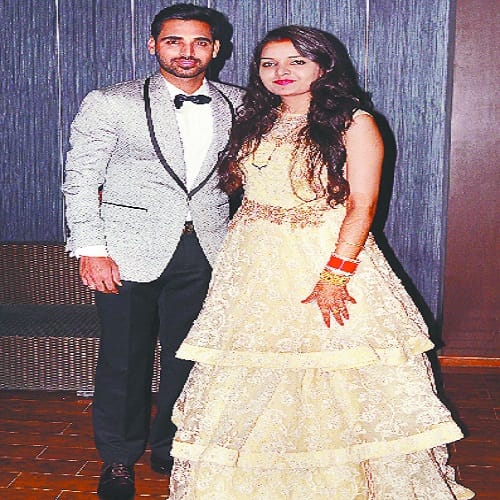 Bhuvi Nupur seen in a different style In the reception party Suresh Raina congratulated photos
