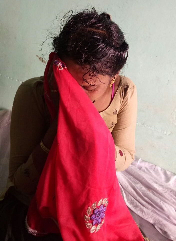 Husband throws acid on wife