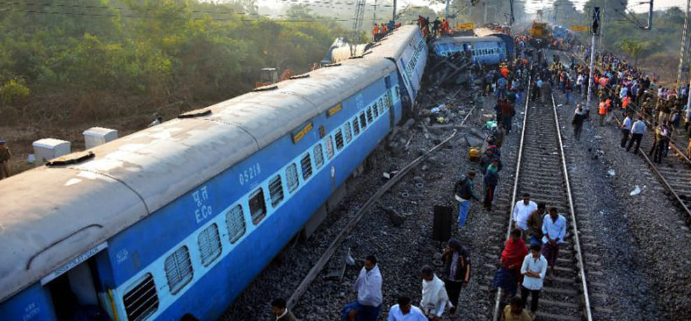 vasco da gama patna express train derailed in chitrakoot near banda up