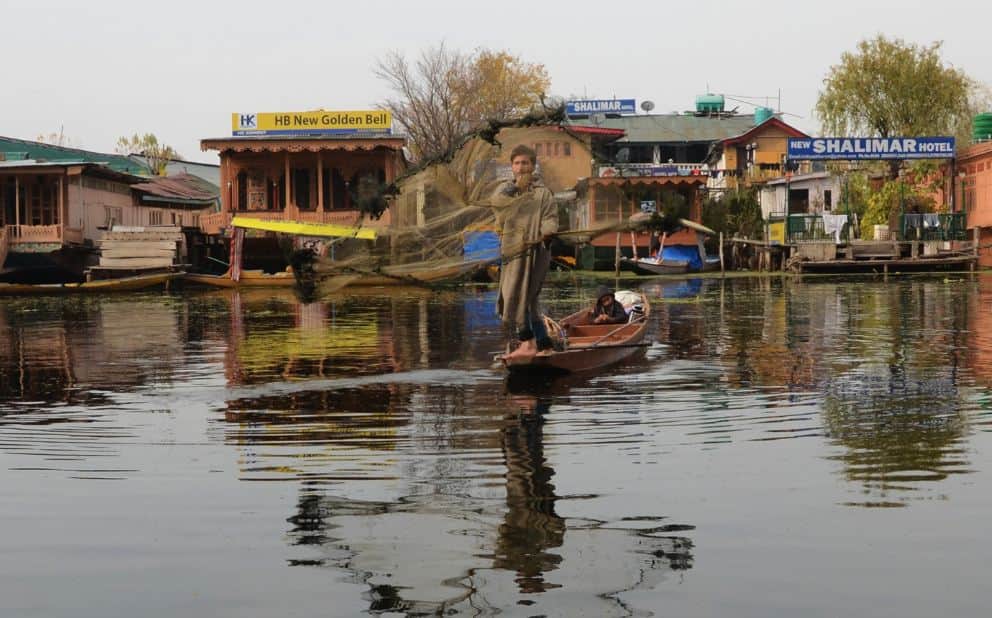 after winters begins see the pictures of dal lake and Kashmir valley 