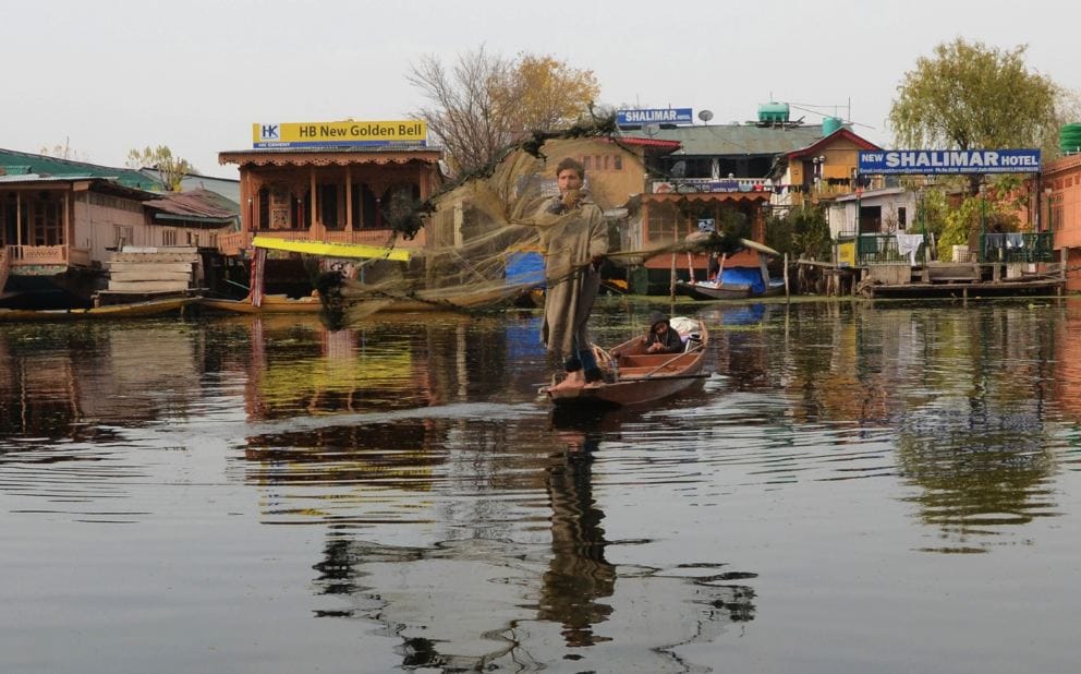 after winters begins see the pictures of dal lake and Kashmir valley 