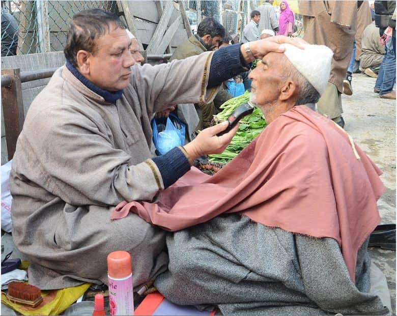 after winters begins see the pictures of dal lake and Kashmir valley 