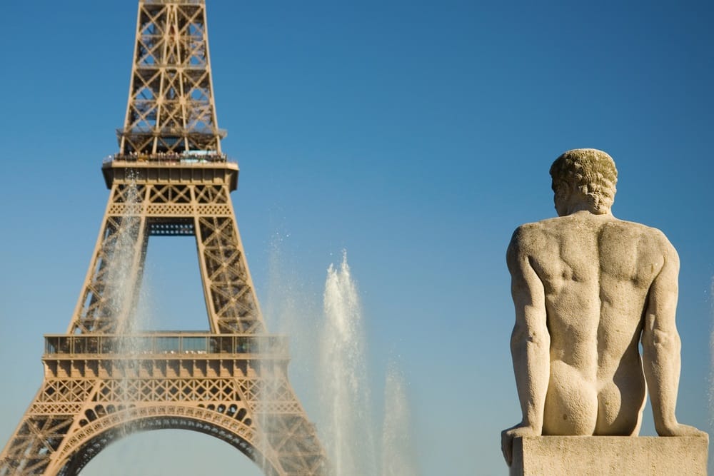 Restaurant open in Paris where Ban on clothes
