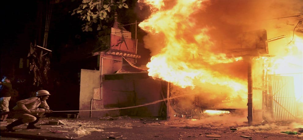 Eight shops were burnt in a fire at Purana Bazar in Dhanbad Jharkhand