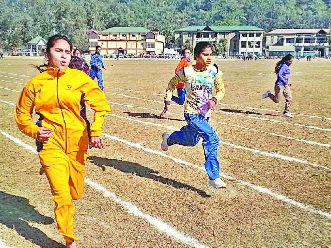 जिलास्तरीय प्रतियोगिता में किरण, सुमित, पायल और सिमरन बने चैंपियन
