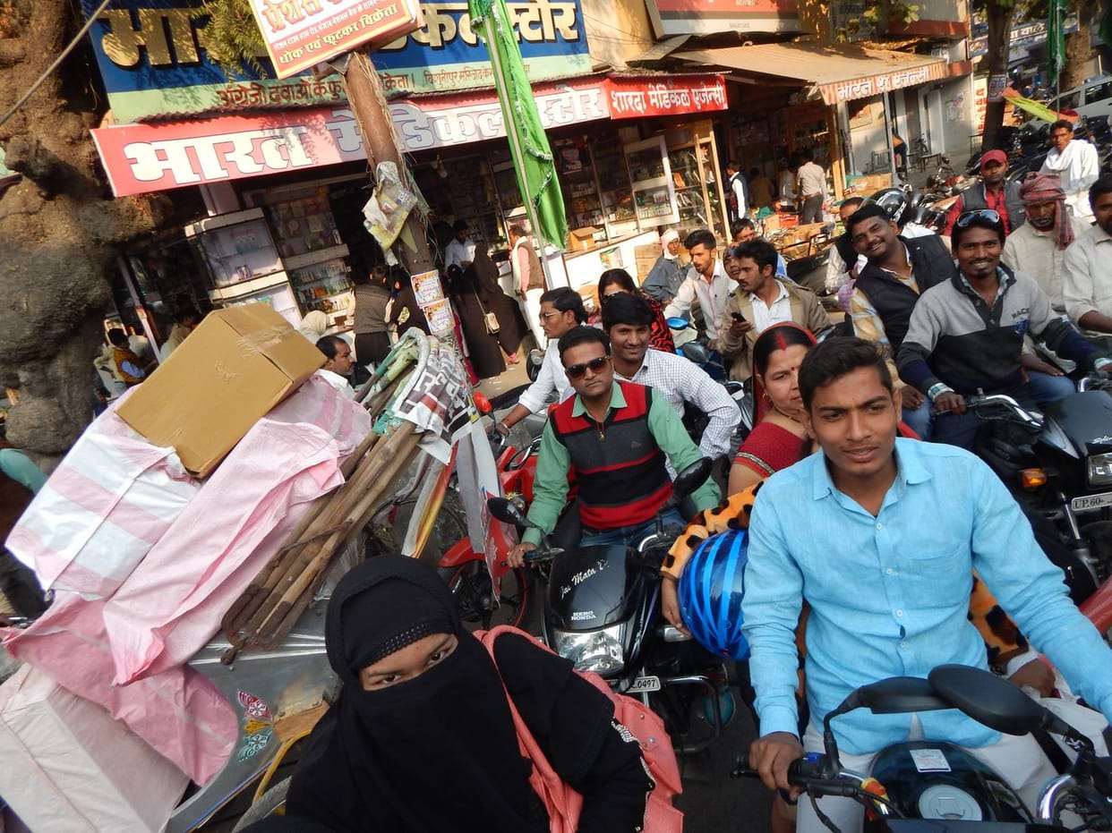 Arrangement fails, hours look jam in city