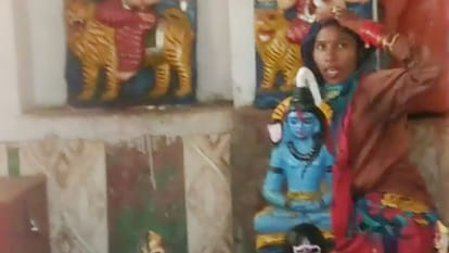 lady went in a temple and said Lord Shiva is my husband