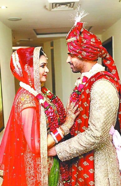 suresh raina aur pk ne di nupur aur bhuvi ko badhaai