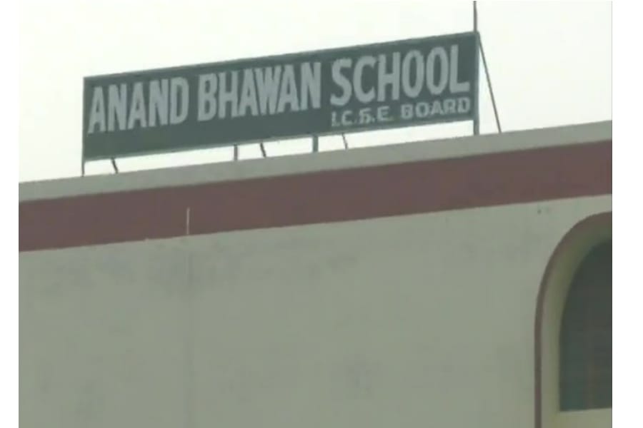  principal ordered to girl student to remove scarf otherwise go to islamic school.