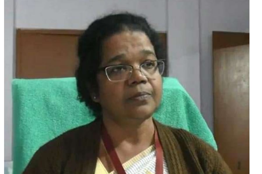  principal ordered to girl student to remove scarf otherwise go to islamic school.