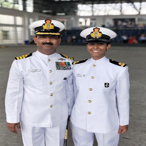 first woman pilot in Indian Navy Shahjahanpur girl shubhangi 