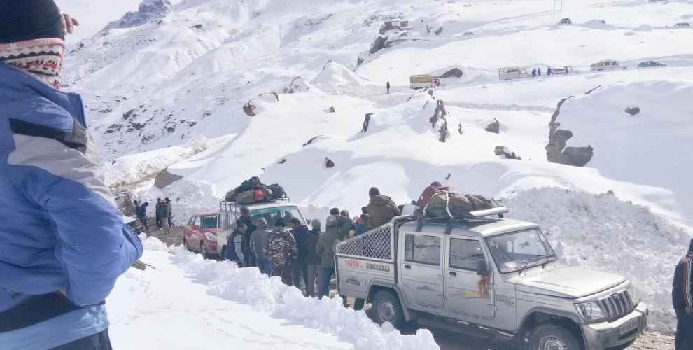 j&k State Police released helpline number on bad weather to snowfall