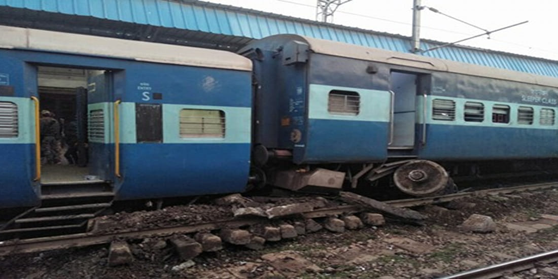 vasco da gama express train derailed at chitrakoot junction three persons are dead in this accident 