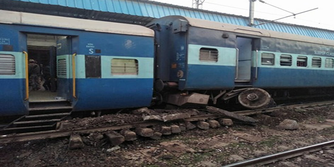 vasco da gama express train derailed at chitrakoot junction three persons are dead in this accident 