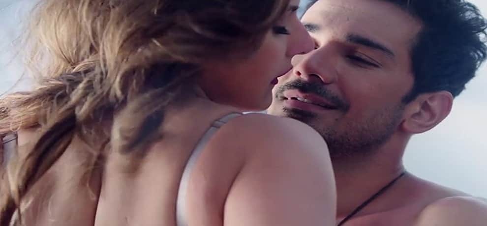actress zarine khan worked in call center now she is star