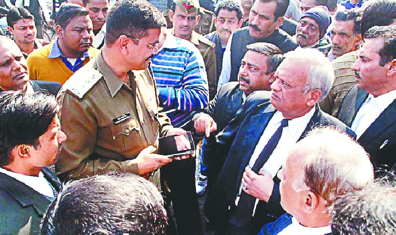 Averted advocate against the police's indecency