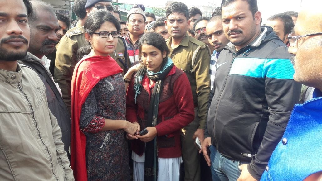 Police jeep crush teacher in varanasi