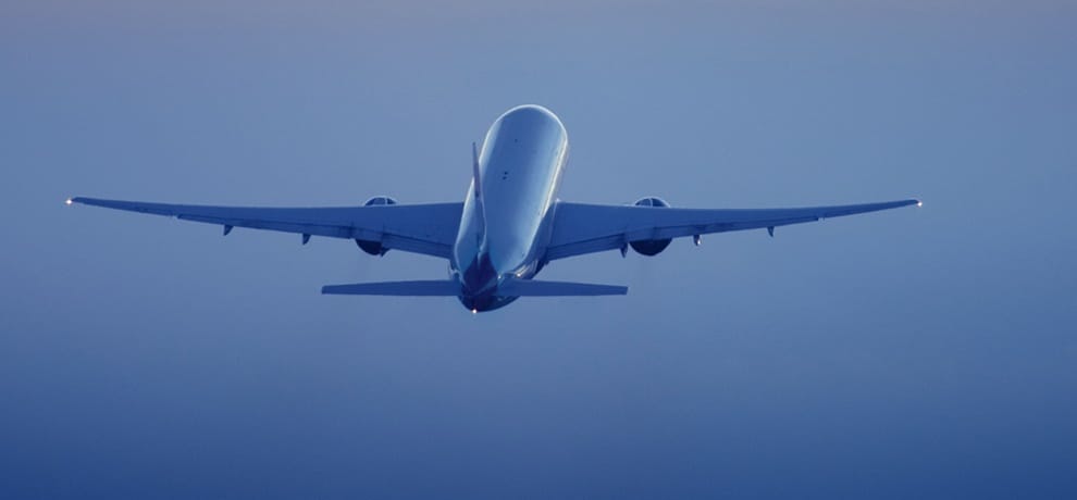 vistara airline fuel was reduced in air Landing in Lucknow