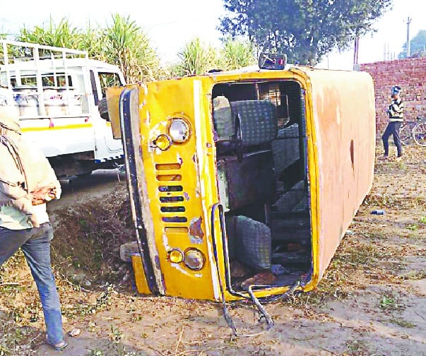 baccho se bhari kandam school bus palti