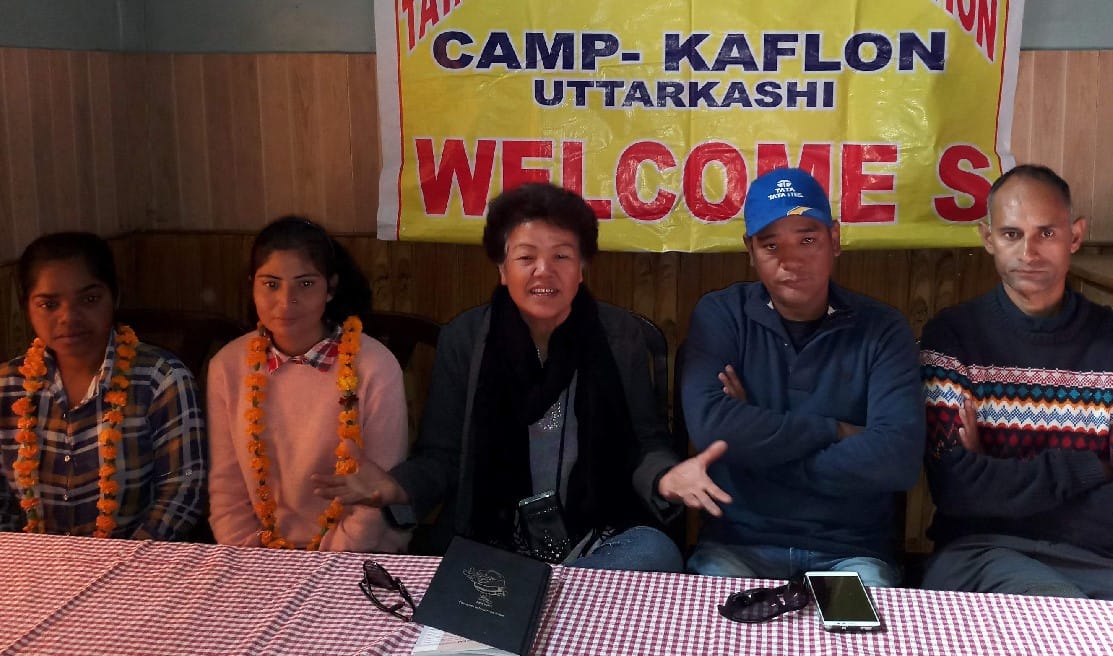 Uttarakhand two girls will climb Everest and south America highest peak