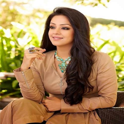 Tamil Actress jyothika and director bala legal case for abusive language In film Nachiyar