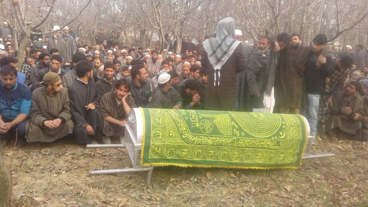 last rites of martyr troop irfan ahmad dar in srinagar shopian