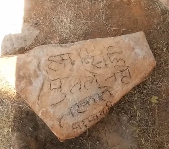 Padmavati controversy: two diffrent photos have a connection with padmavati 
