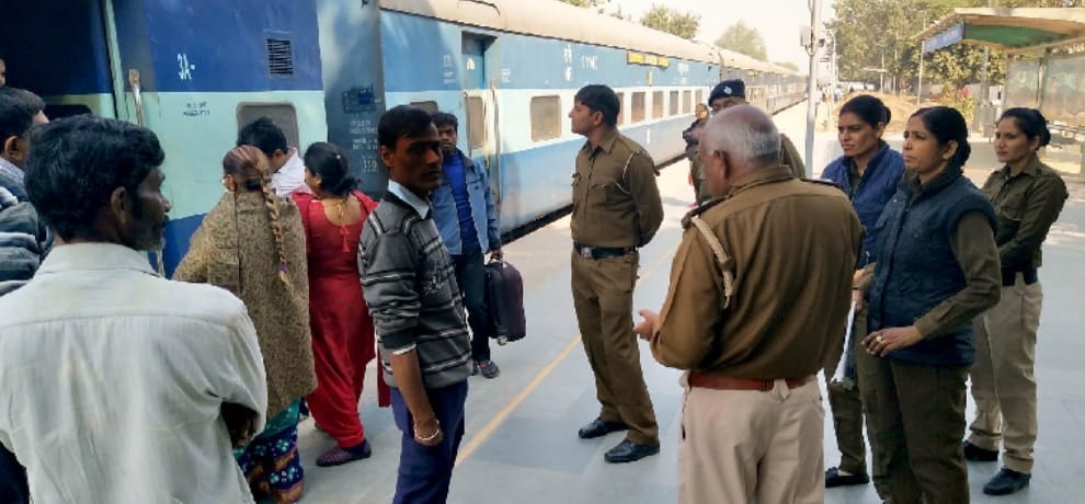 somebody lost his bag at railway station due to which people got distressed