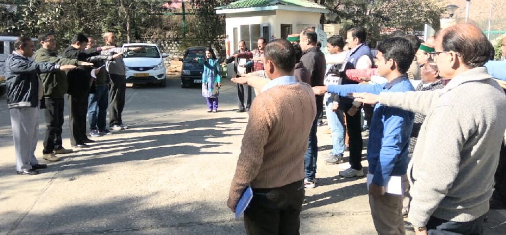 परियोजना के अधिकारियों-कर्मचारियों को दिलाई शाकाहार अपनाने की शपथ