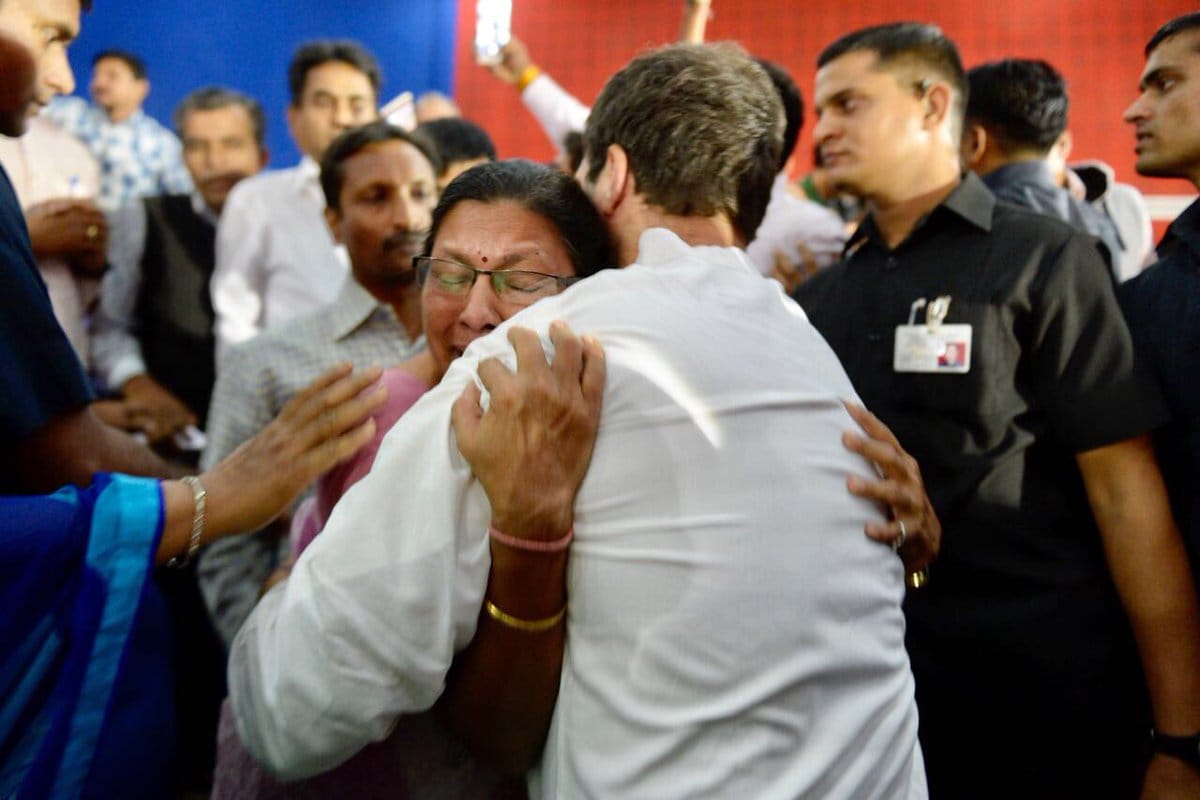 Rahul gandhi Turns Emotional, Hugs women Lecturer After Listening to Her Woes