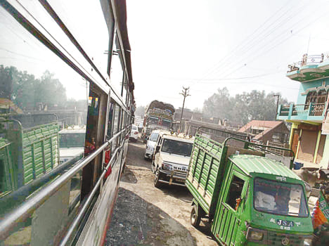 on the last day of election campaign city gripped in jam