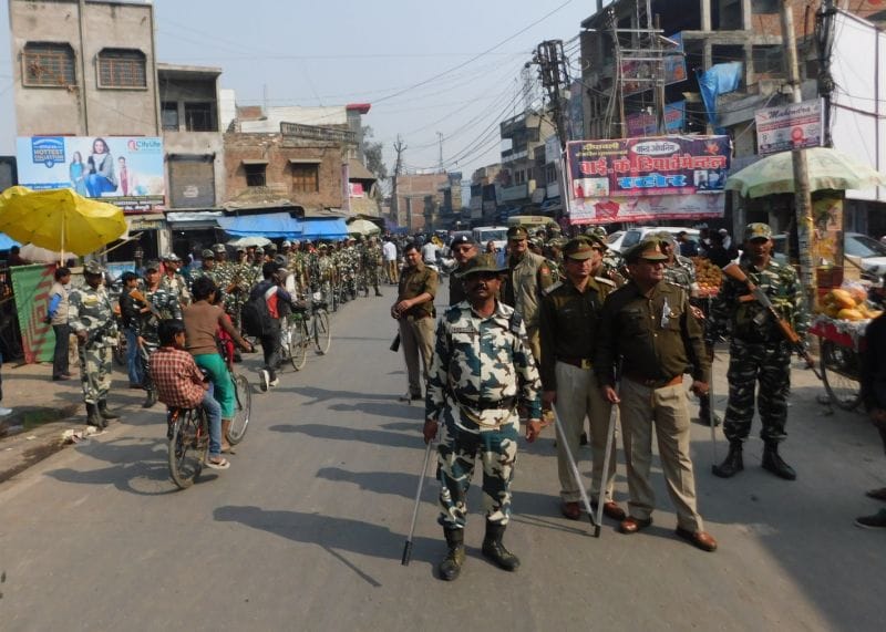 अर्द्धसैनिक बल के जवानों ने किया पैदल मार्च
