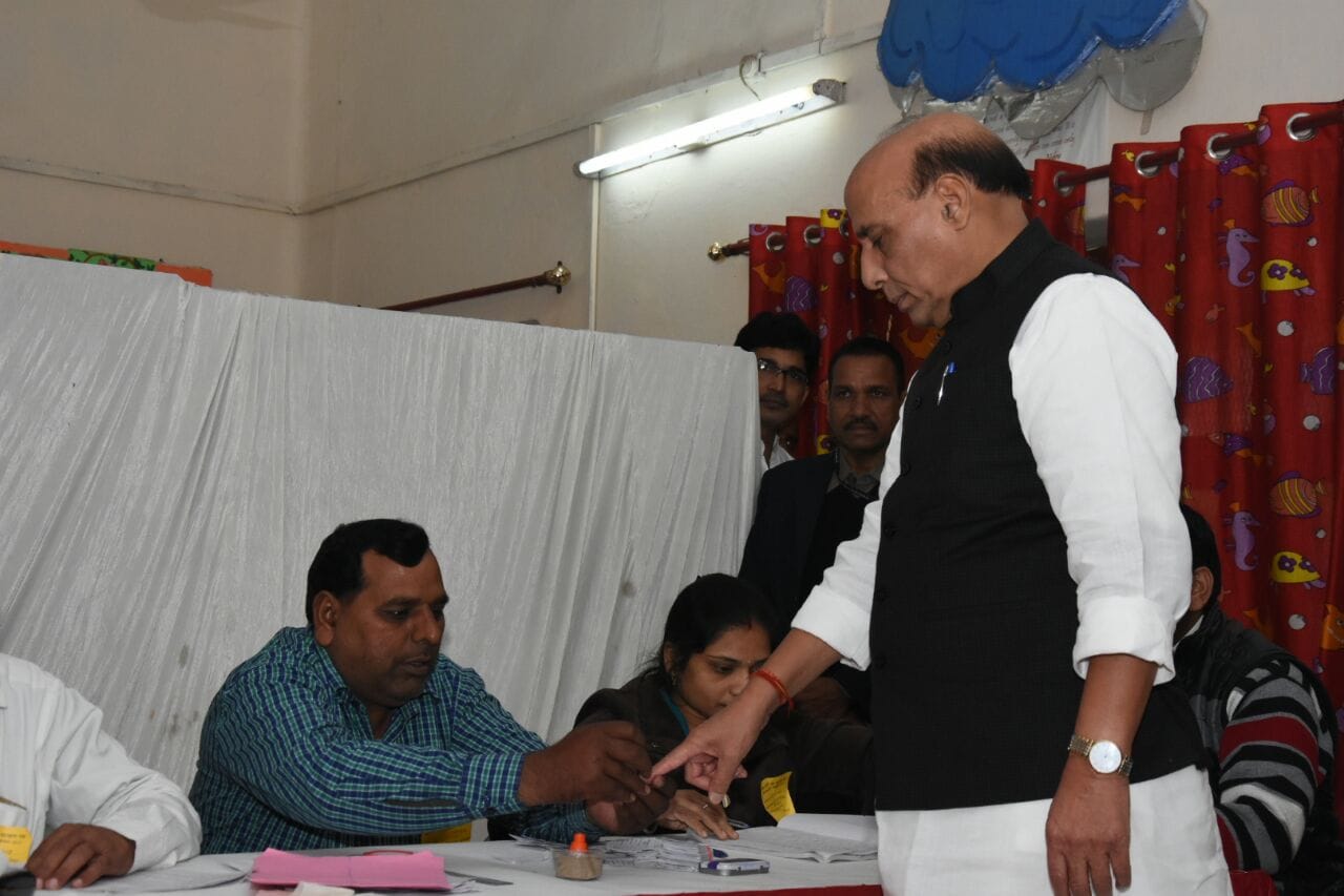 Vote casting by Rajnath Singh and other political leaders in Lucknow