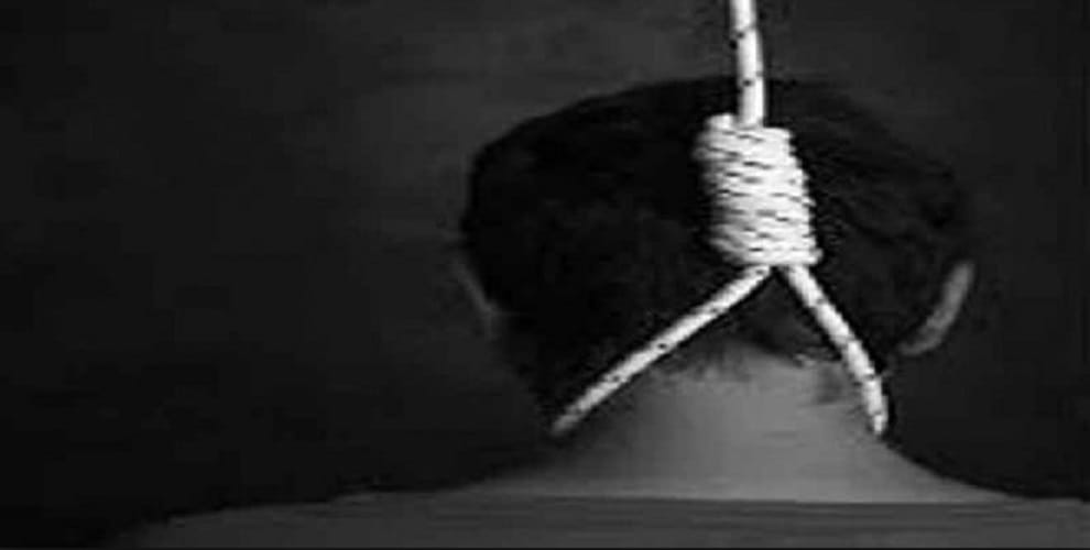 Finance company employee commits suicide in Agra