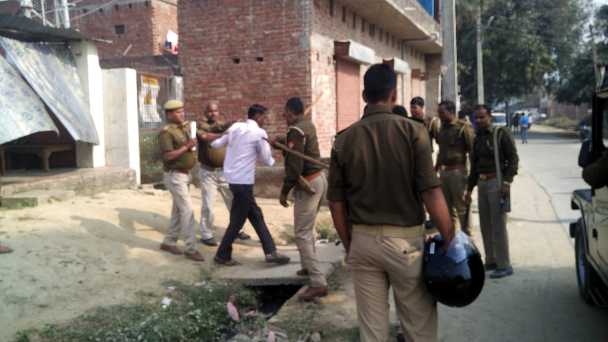 फर्जी वोटिंग को लेकर दो पक्ष भिड़े