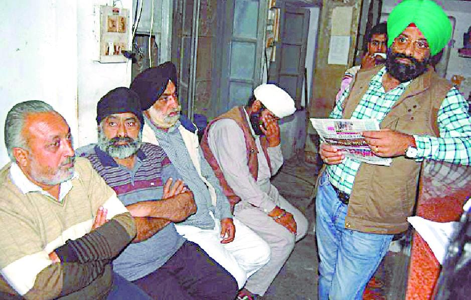 Seven people, including Congress chief arrested gambling