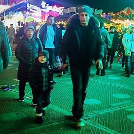 shahrukh khan returns from london, abram does not look happy