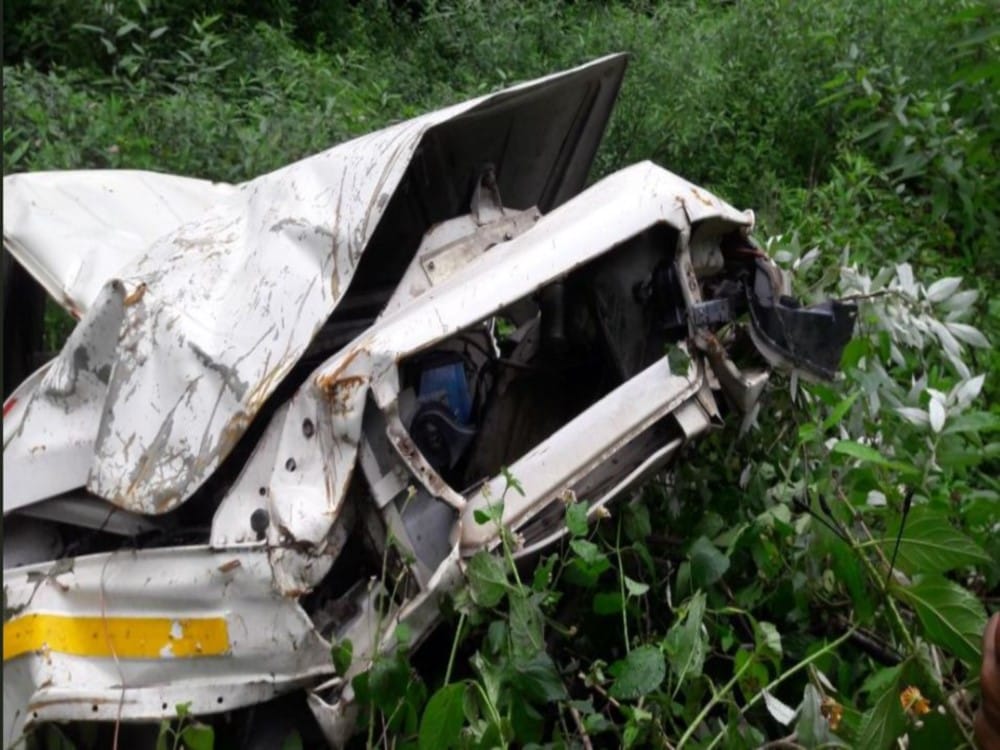  thirty peoples injured during car fell in ditch