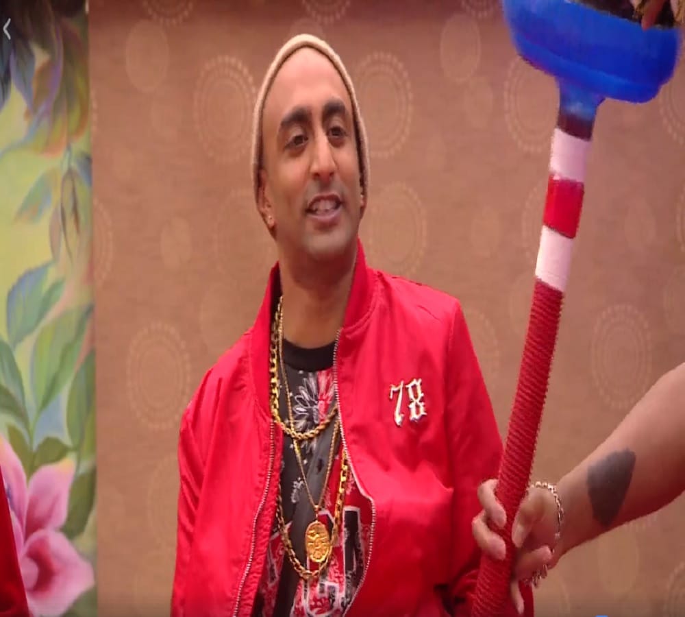 puneesh, vikas and akash performing cold treatment task in bigg boss house