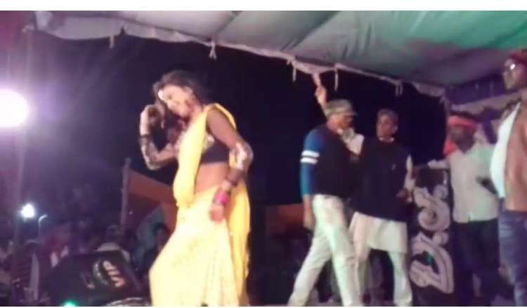 samjawadi party leader dance with dancer in azamgarh