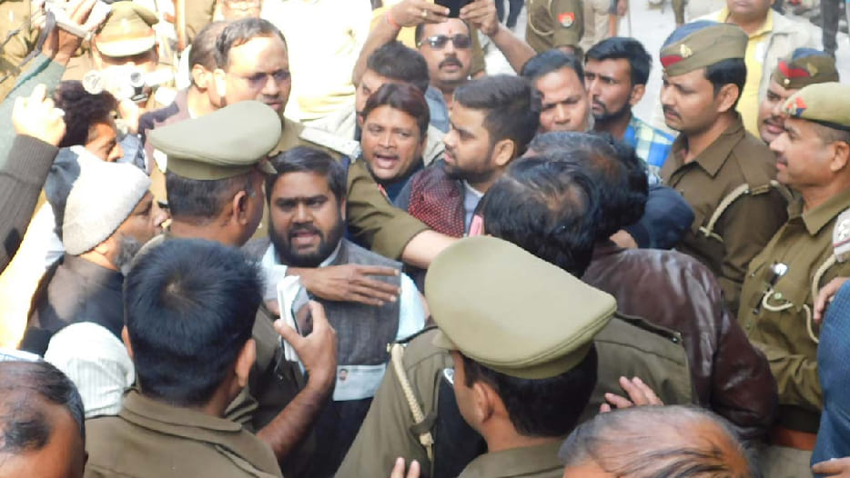 BJP and SP supporters many injured in assault and firing