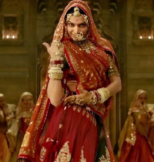 Deepika Padukone does not say a single WORDS On Padmavati
