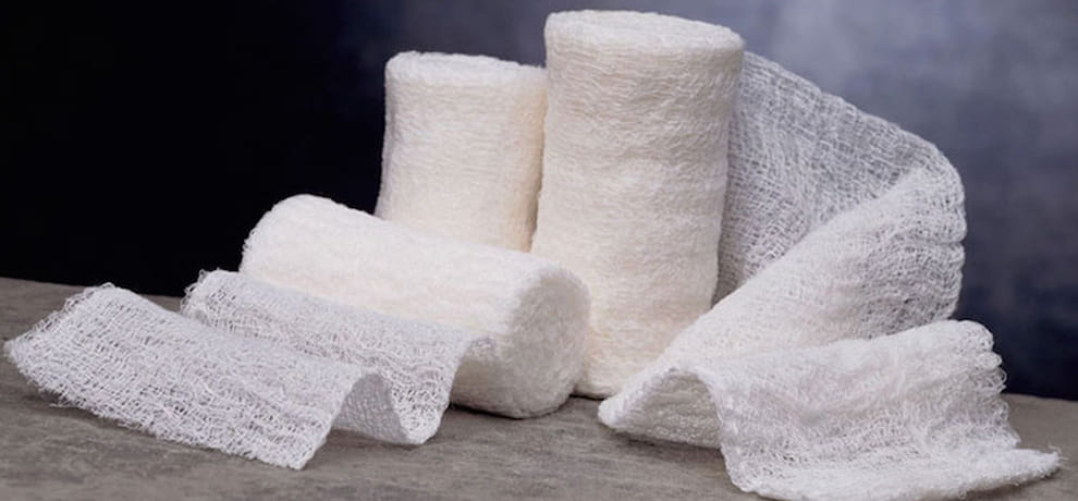 doctor left the bandage after surgery of women