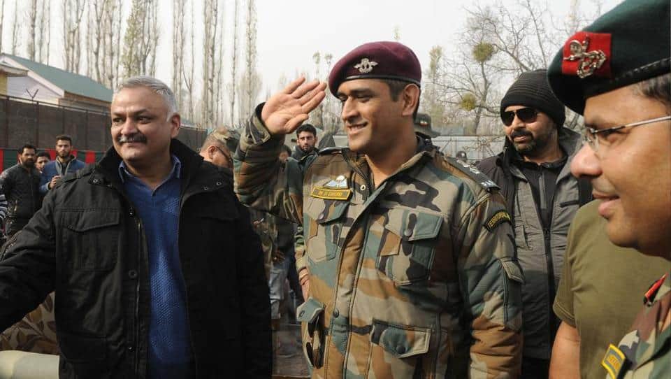 see the pics of leftinent mahendra singh dhoni in srinagar