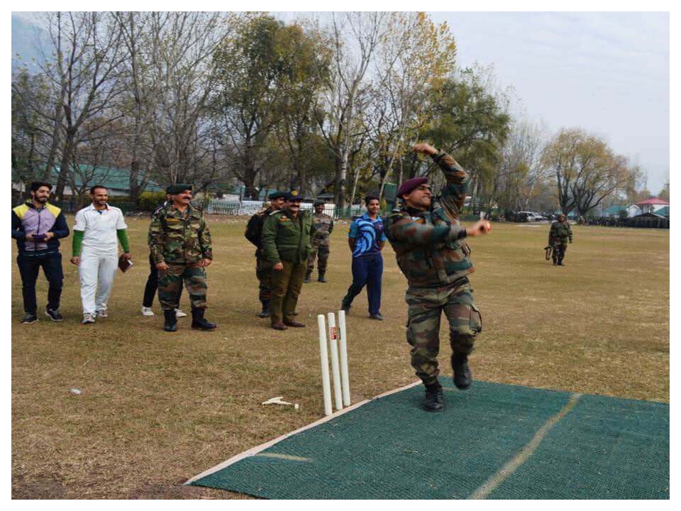 see the pics of leftinent mahendra singh dhoni in srinagar