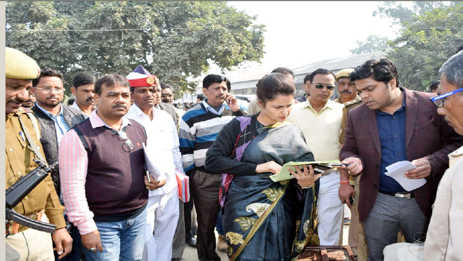 Farrukhabad: DM slaps ARO